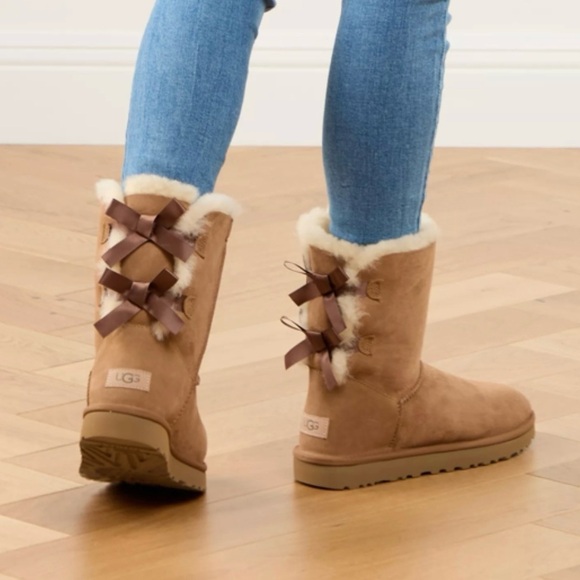 UGG Shoes - 🤎Authentic Bailey Bow Uggs II “Chestnut” Women’s Size 8🤎